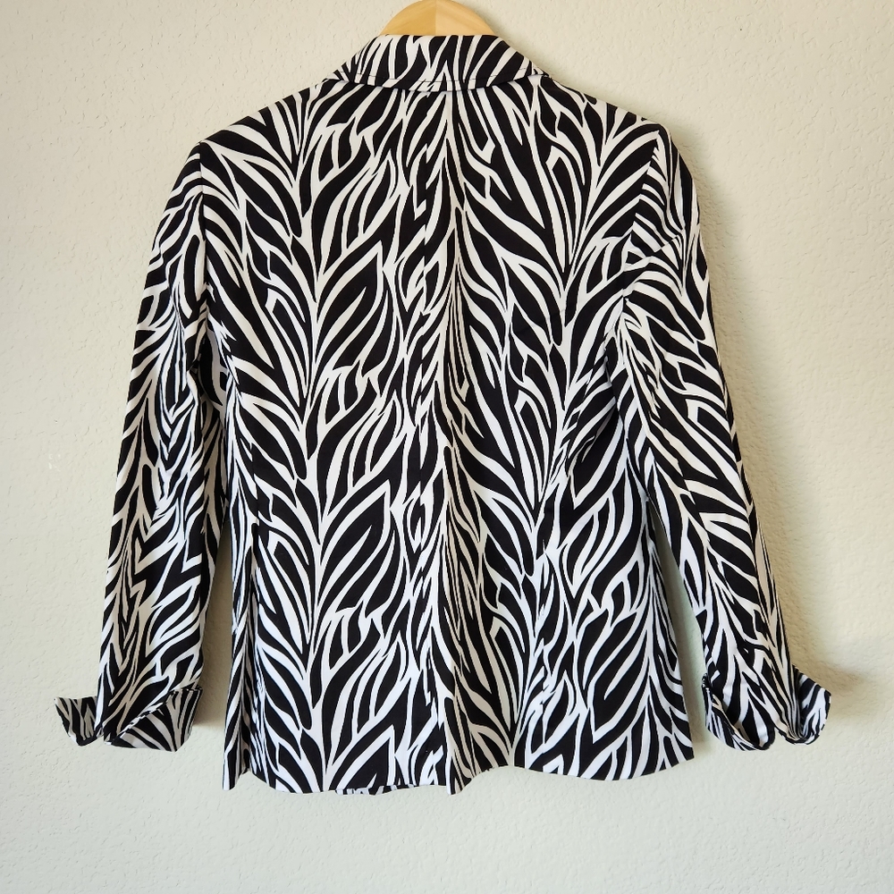 Collections for Le Suit Zebra Jacket, Size 4P - Picture 2 of 7
